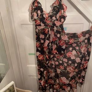 Long dress. Flower print. Shorts underneath